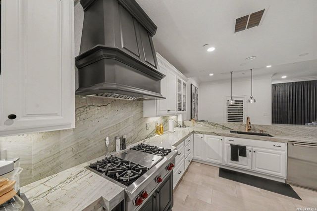 123 EATON ST #102 — ALAMO HEIGHTS