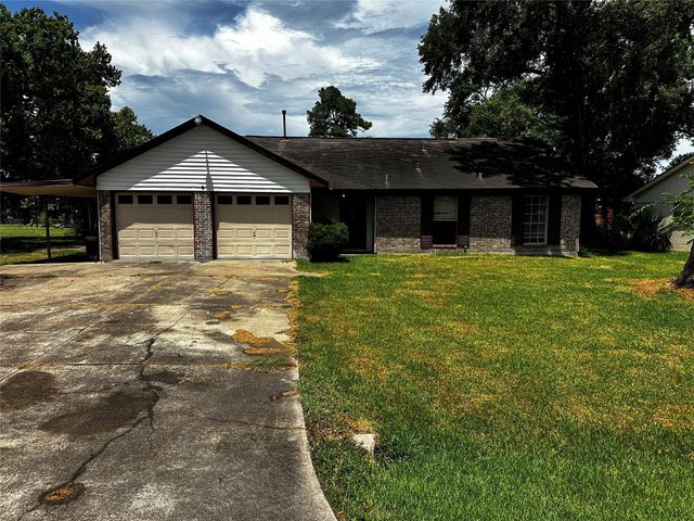205 Honeysuckle Dr — Lakewood Sec J