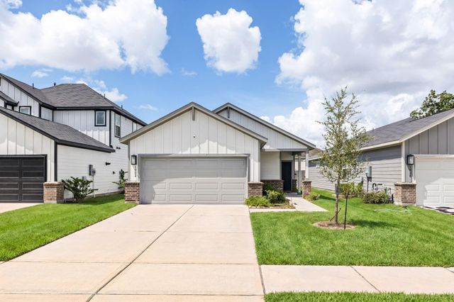 1902 Whispering River Dr — Arcadia