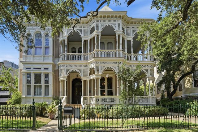 1826 Sealy St — Galveston Townsite