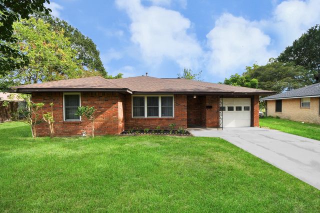 1907 Marguerite Ln — Stadium Estates Sec 02