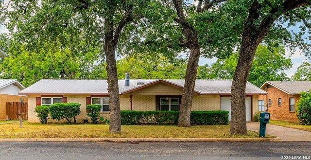 606 S Columbus Street — OUT/GILLESPIE COUNTY