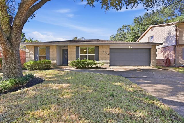 6129 Creekside Ln — Countryside