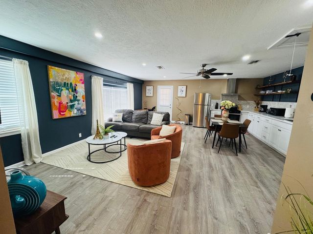13015 Frank Ln — Bbb & C Ry