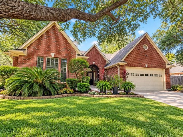 1105 E Adoue St — Towne Oaks Northeast Alvin