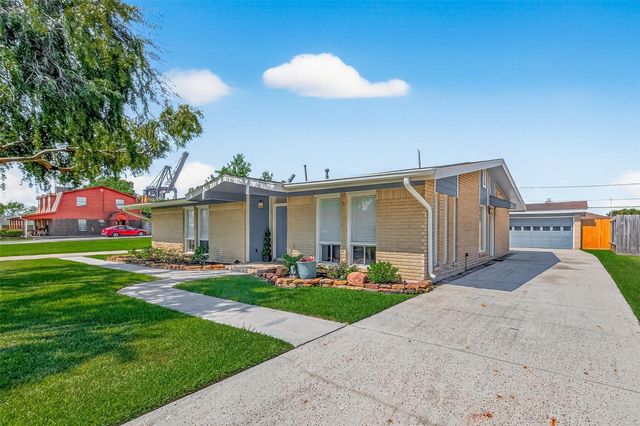 3810 Marlin Ln — Bay Colony