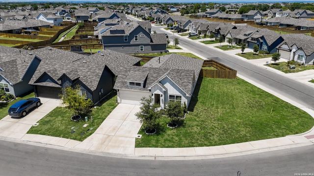 433 DEBORAH DR — Saengerhalle Meadows
