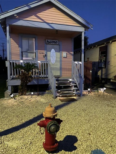 1214 42nd St — Galveston Townsite