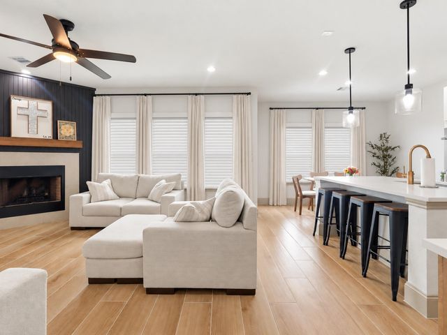 4909 E Meadow Dr — East Meadow