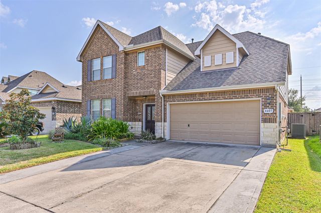 4605 Meadow Way Dr — East Meadow