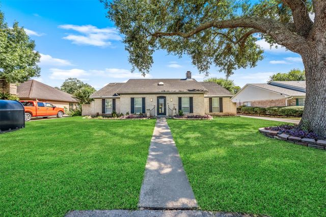3211 N Park Dr — Quail Valley North