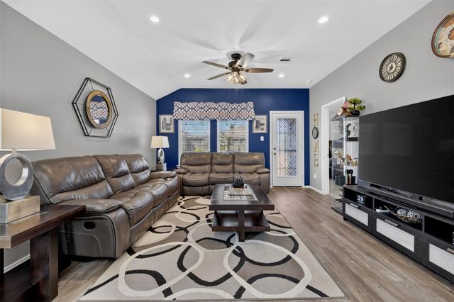 5619 Avalon Woods Dr — Breckenridge East