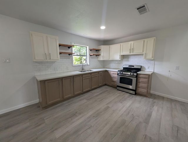 306 Allendale Rd — Vince Heights Sec 01