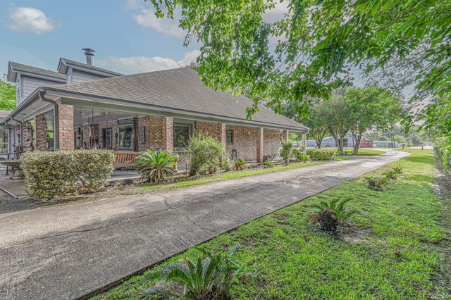 4503 Allen Genoa Rd — Highland Acres