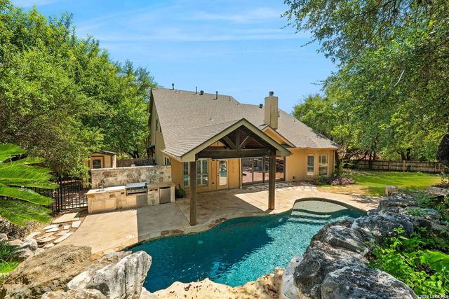 8255 Colonial Woods — VILLAGE GREEN
