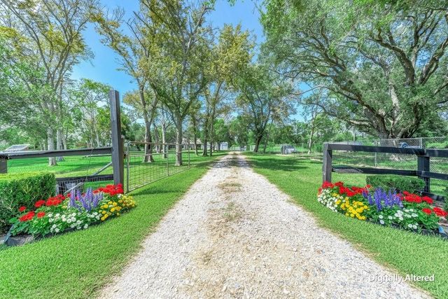 10311 Fm 1462 Rd — Hooper & Wade