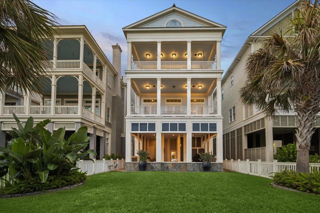 2601 E Seaside Dr — Beachtown Galveston East Villa