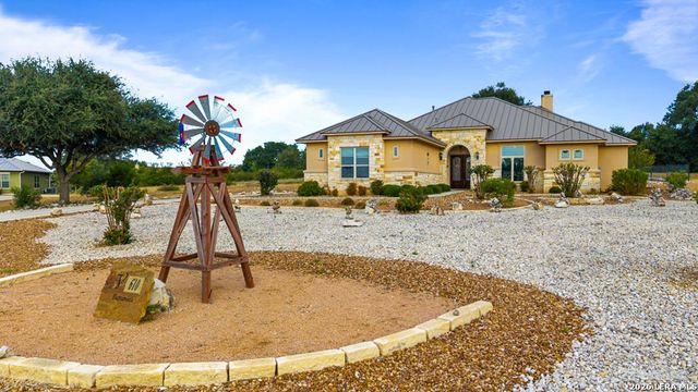 610 Battistrada — VINTAGE OAKS