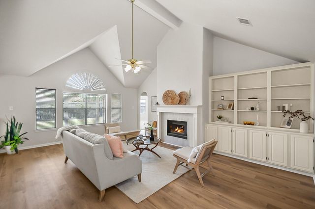 1802 Barbara Ct — Park Green