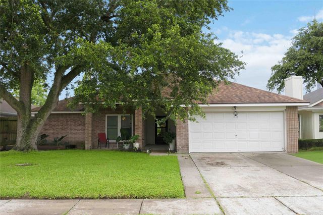 2118 Aberdeen Dr — Brittany Bay