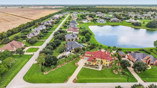 1026 Kings Forest Ln — Royal Lakes Estates