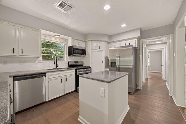 1509 Lawrence Ave — Pasadena Gardens