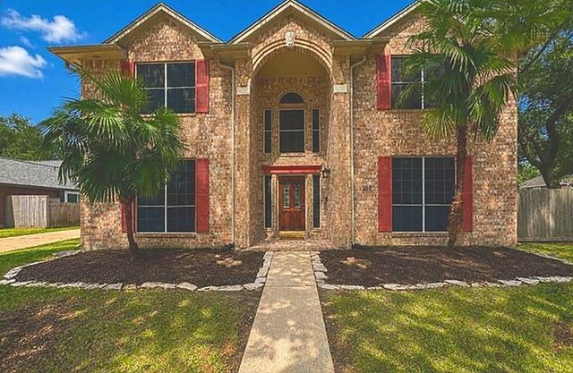 1250 Hunter Wood Dr — The Oaks Of Clear Creek Sec 1