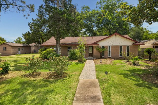 413 Mebane Ln — Highway Acres