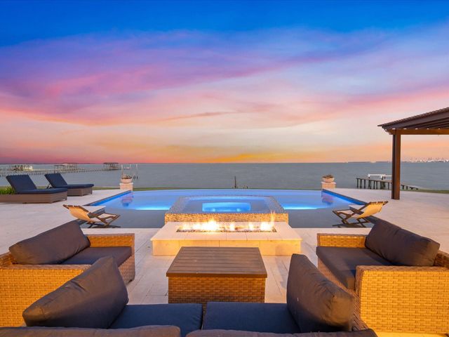 993 Sandy Ct — Sandy Point R/P