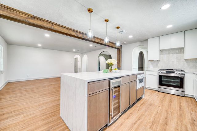 6618 Heron Ln — West Lea