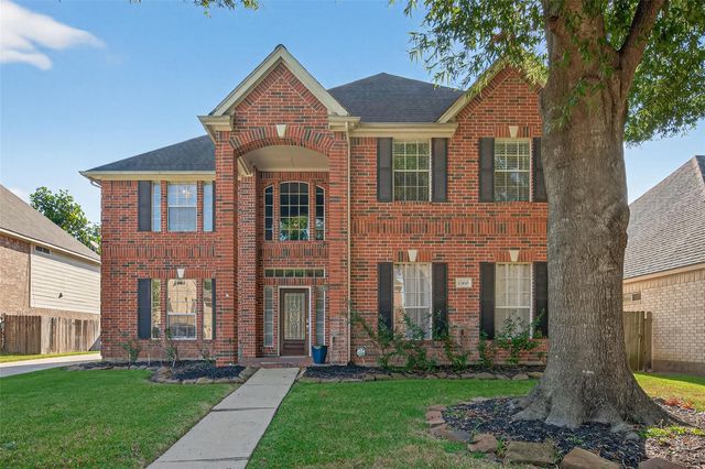17410 Pikes Peek Ct — Lakewood Hills