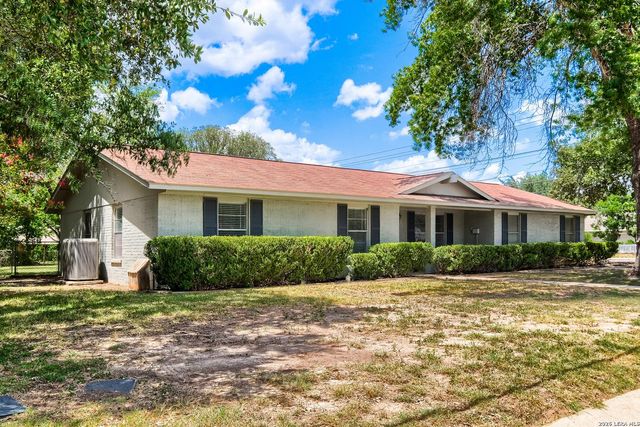1345 Azalea Ln — GARDEN PARK