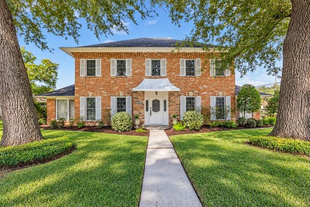 1302 Minchen Dr — Coleman Sec 01