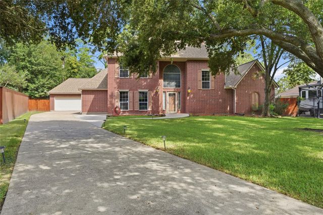 708 Bayou Crest Cir — Bayou Crest