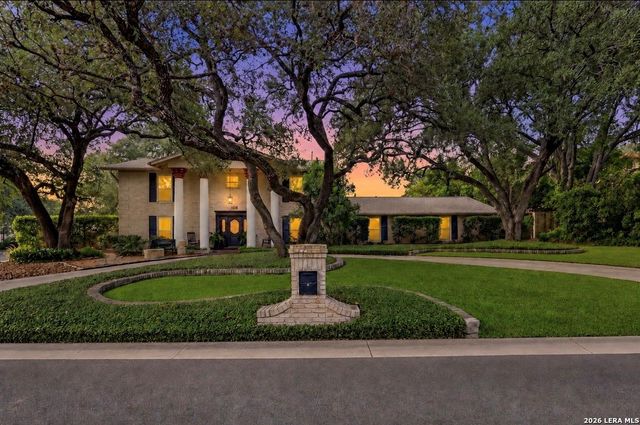 108 Sir Arthur Ct — CASTLE HILLS