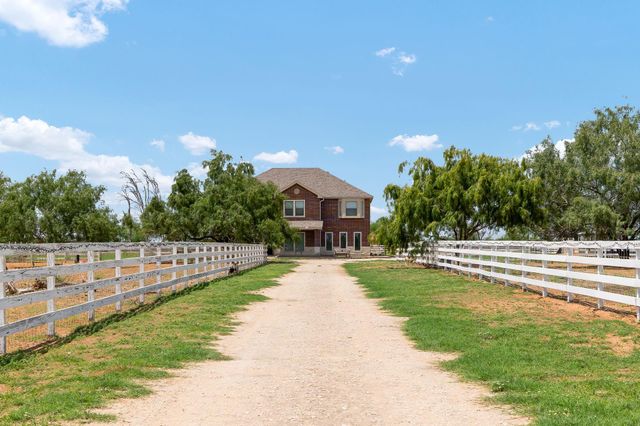 24518 Rio Colorado Rd — Los Novillos