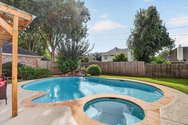 4614 Sunshine Dr — Lakefield