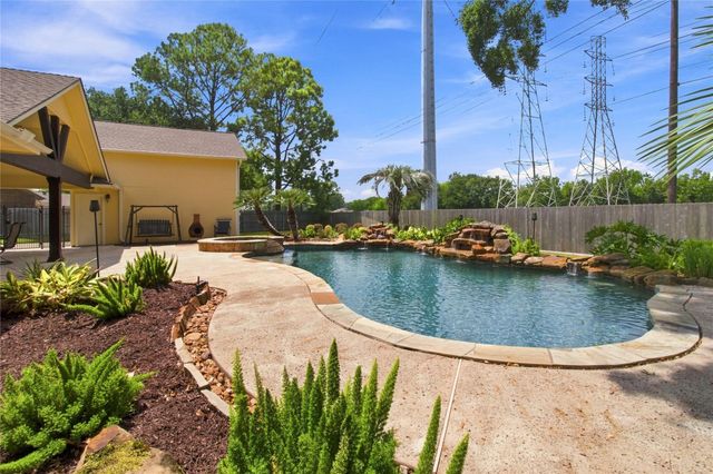 2118 Canterbury Ct — Canterbury Place