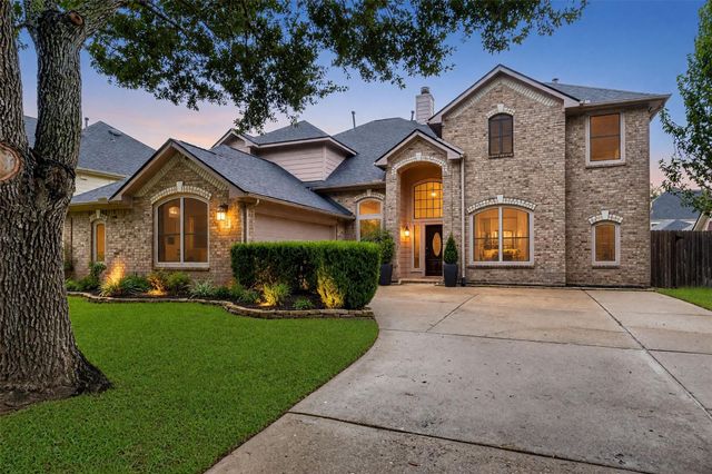 511 Silver Creek Cir — Rivers Edge