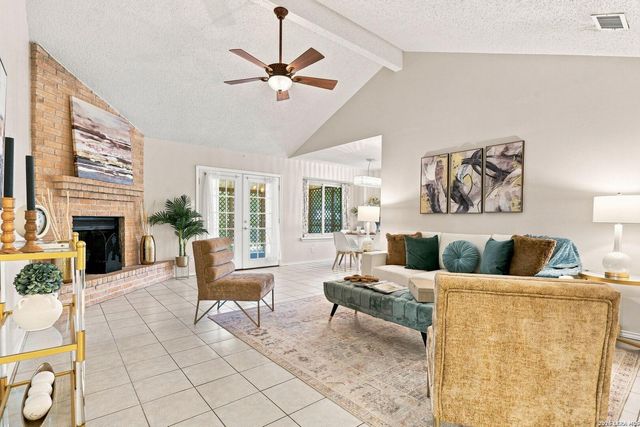 182 Clear Oak — MEADOW OAKS