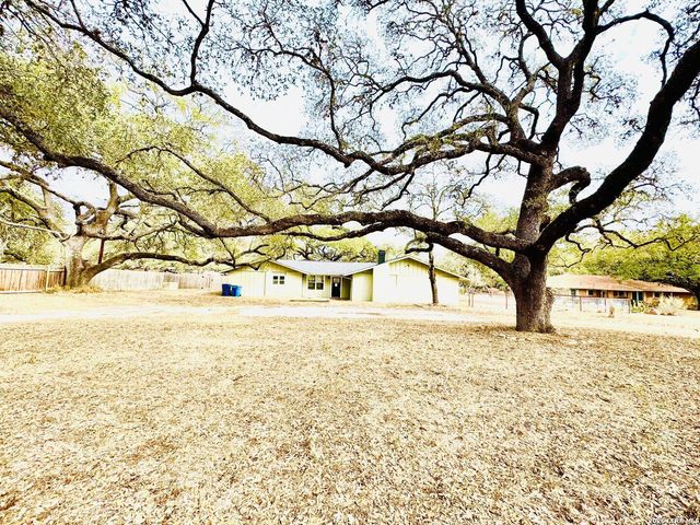 25 Sunrise Dr. — OAK FOREST