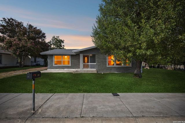 281 N Lone Star Ave — WEST END