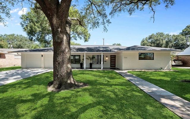 704 Fleetwood St — Graywood Sec 01