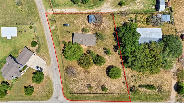 205 Creekview Dr — CREEKWOOD