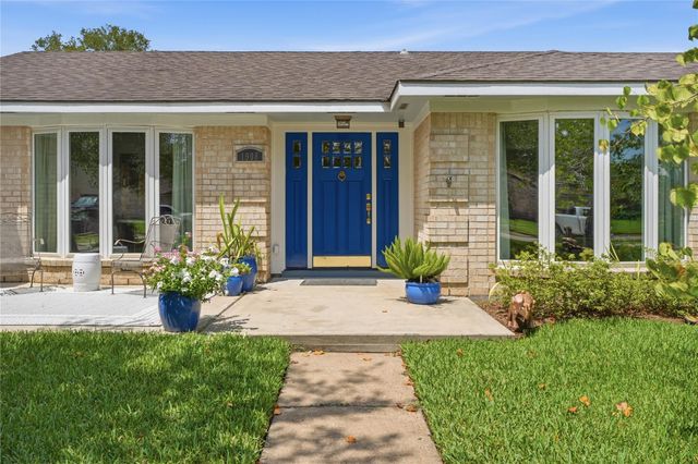 1908 Acacia St — Clear Creek Village