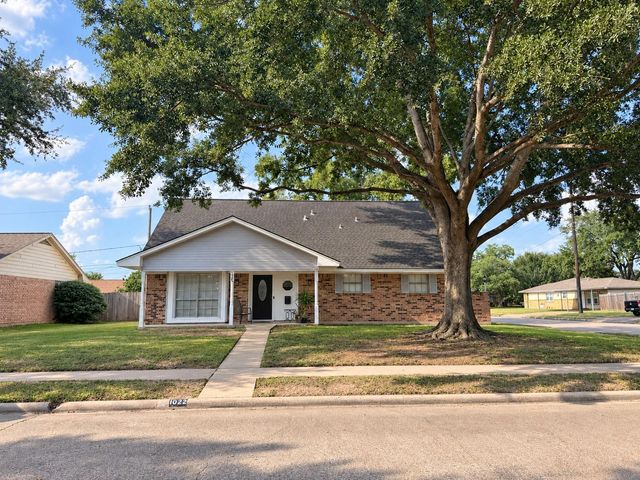 1022 Grace St — Deer Park Gardens Sec 03