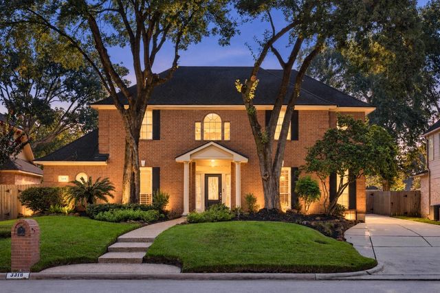 3318 Clover Valley Dr — Greentree Village