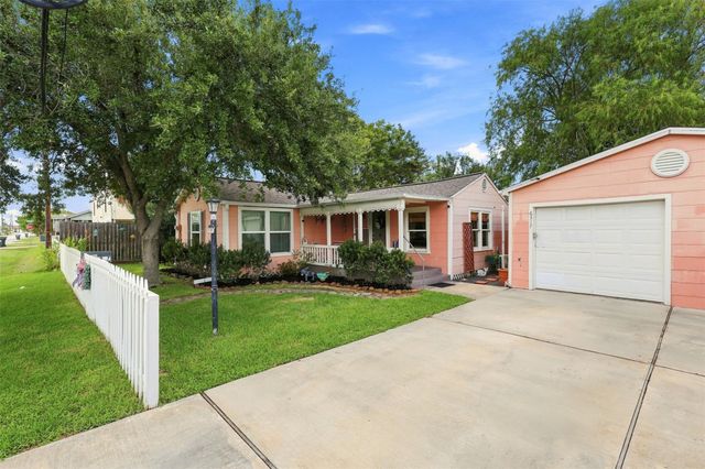 6317 Avenue R — Hollywood Heights