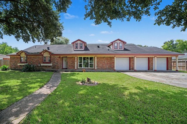 1710 Oaks Dr — Pasadena Oaks