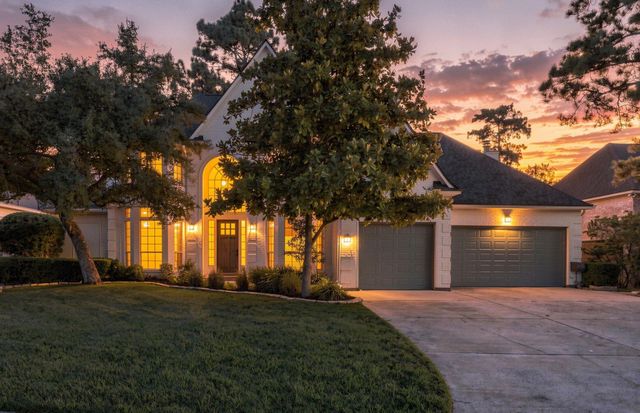 22 Hillside View Pl — Wdlnds Village Cochrans Cr 30